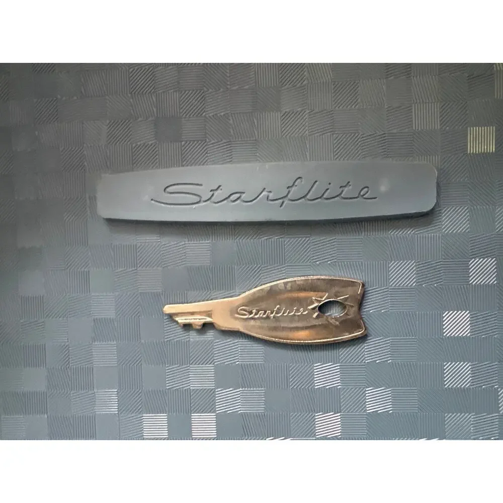1960s Starflite Blue Round Train Case Vanity Makeup Travel Bag Key